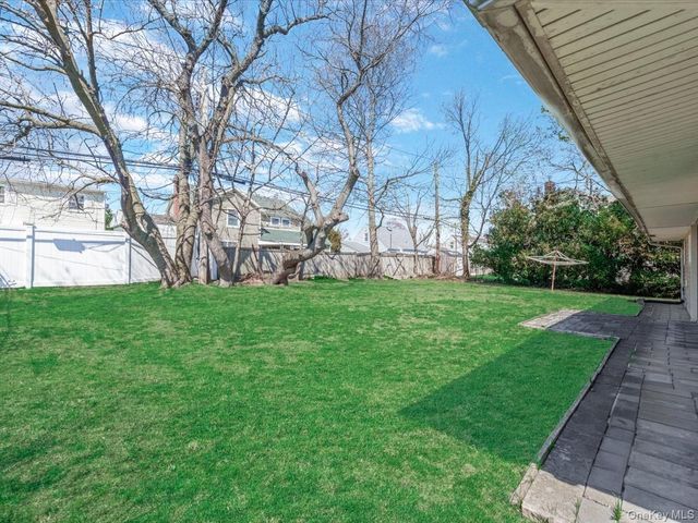 11 Hewitt Street, Hicksville, NY 11801