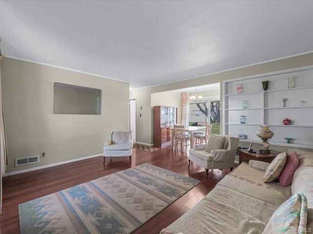 11 Hewitt Street, Hicksville, NY 11801