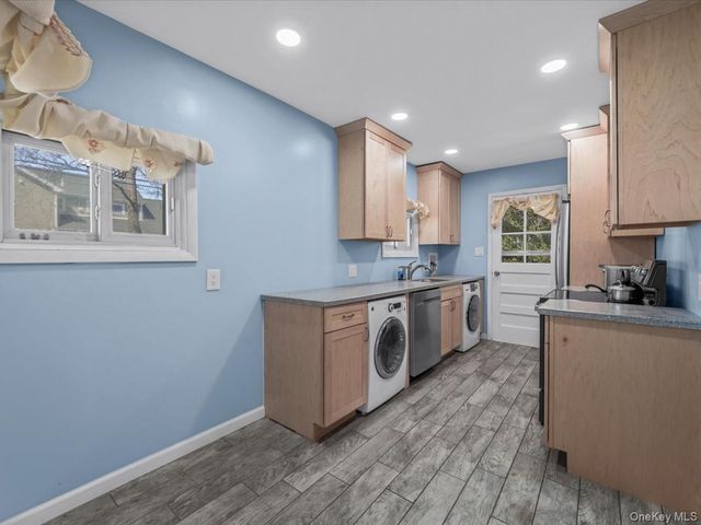 11 Hewitt Street, Hicksville, NY 11801