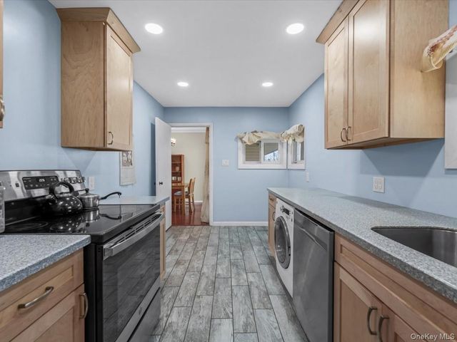 11 Hewitt Street, Hicksville, NY 11801