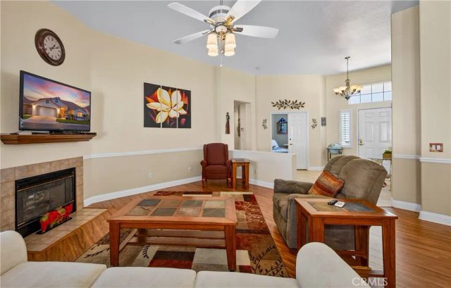 817 Perla Court, San Jacinto, CA 92583