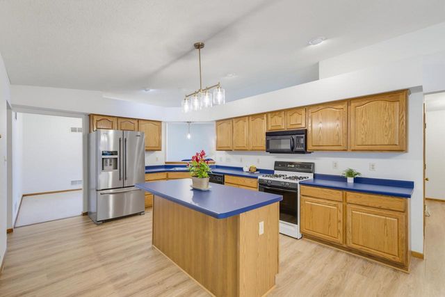 9260 S 44th STREET, Franklin, WI 53132