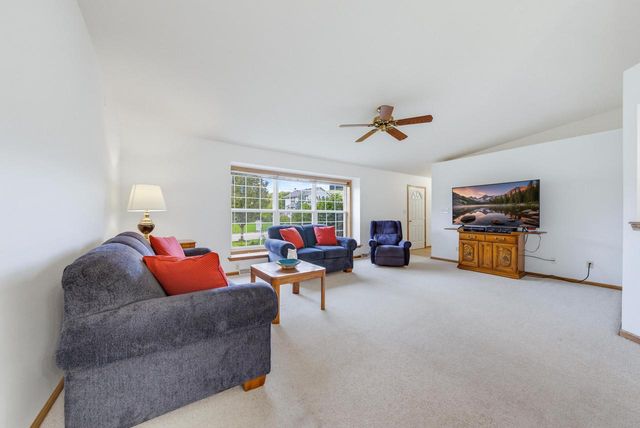 9260 S 44th STREET, Franklin, WI 53132