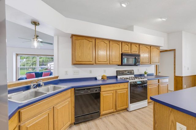 9260 S 44th STREET, Franklin, WI 53132