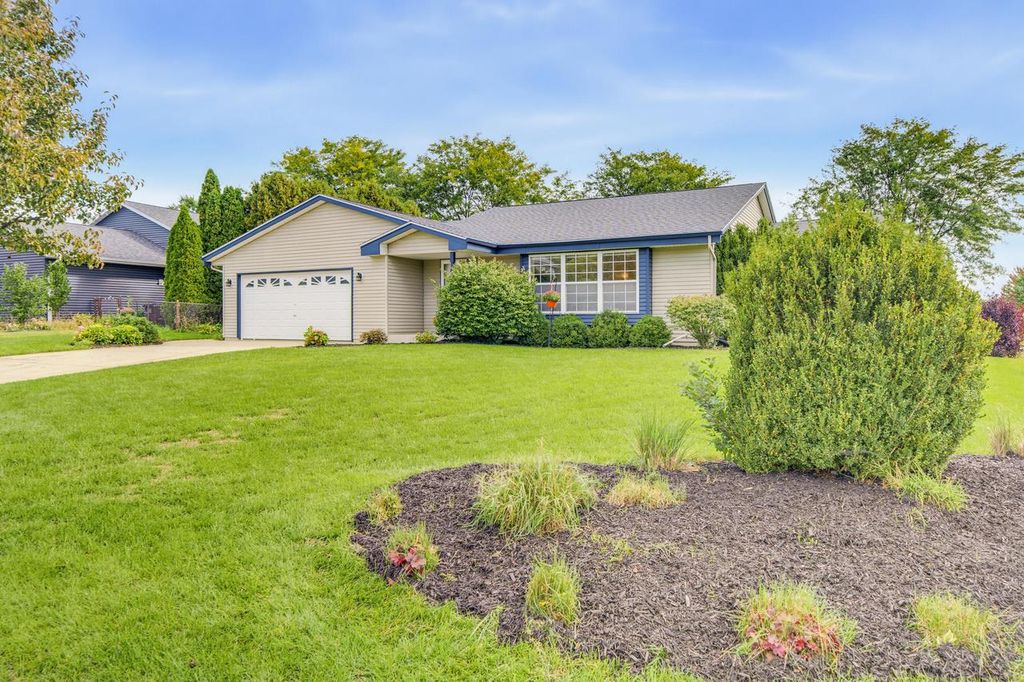 9260 S 44th STREET, Franklin, WI 53132