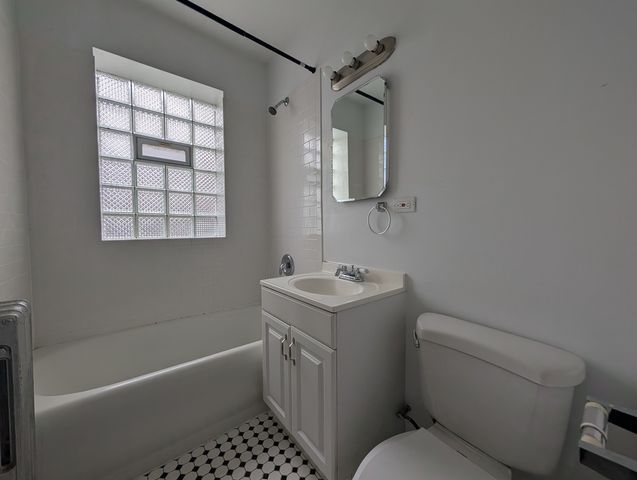 2948 N Albany Avenue 1W, Chicago, IL 60618