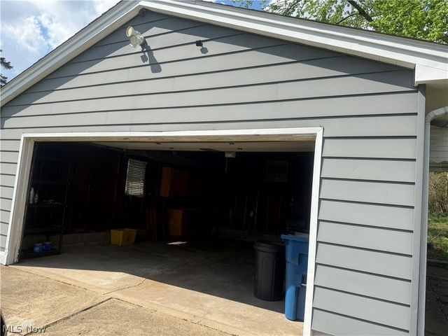 460 Whipple Avenue, Campbell, OH 44405