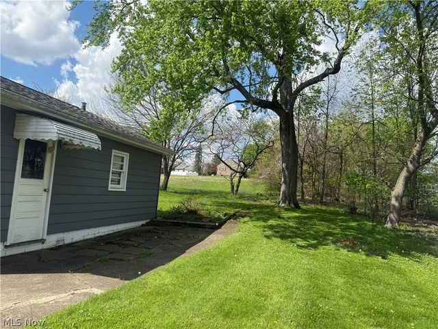 460 Whipple Avenue, Campbell, OH 44405