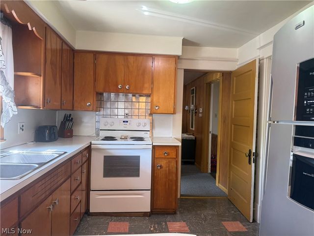 460 Whipple Avenue, Campbell, OH 44405