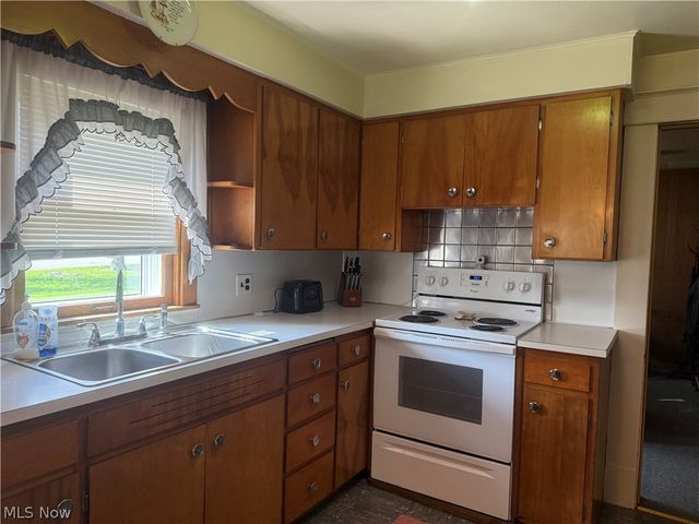 460 Whipple Avenue, Campbell, OH 44405