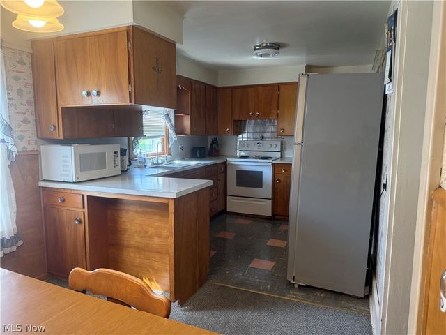 460 Whipple Avenue, Campbell, OH 44405