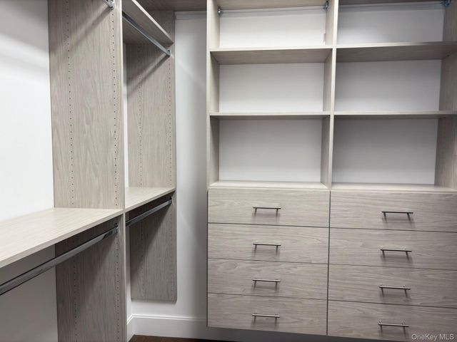 1005 Mill Creek N N, Roslyn, NY 11576