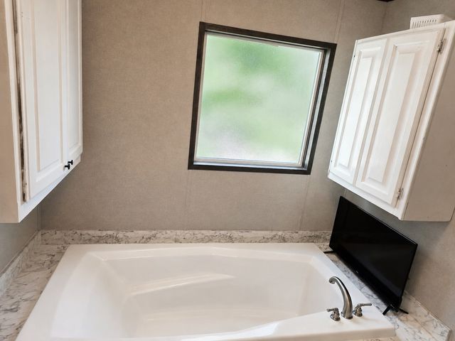 500 Captains Cutt Road, Oak Ridge, TX 76240