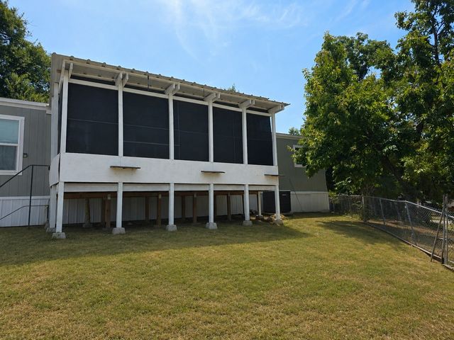 500 Captains Cutt Road, Oak Ridge, TX 76240