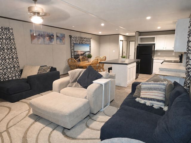500 Captains Cutt Road, Oak Ridge, TX 76240