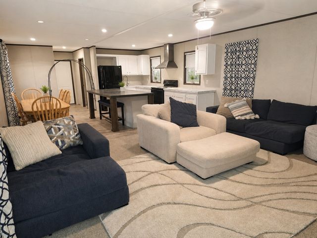 500 Captains Cutt Road, Oak Ridge, TX 76240