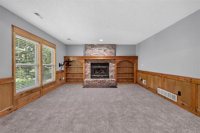 15624 W 81st Street, Lenexa, KS 66219