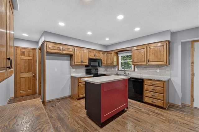 15624 W 81st Street, Lenexa, KS 66219