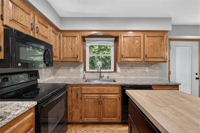 15624 W 81st Street, Lenexa, KS 66219