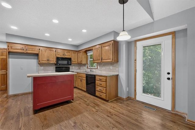 15624 W 81st Street, Lenexa, KS 66219