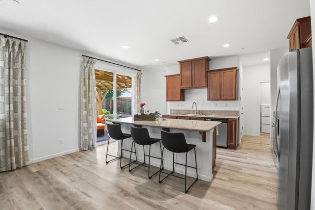 3709 E Cypress Avenue, Visalia, CA 93292