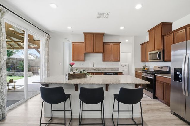 3709 E Cypress Avenue, Visalia, CA 93292