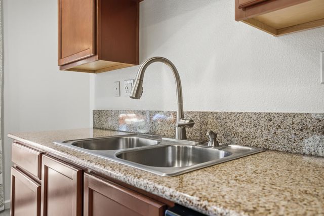 3709 E Cypress Avenue, Visalia, CA 93292