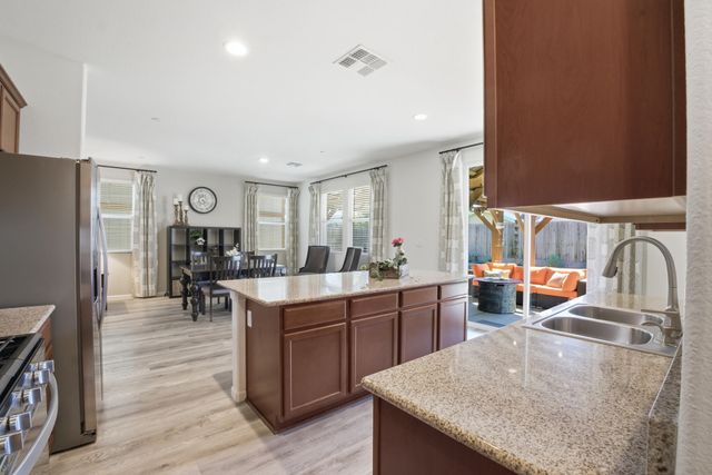 3709 E Cypress Avenue, Visalia, CA 93292