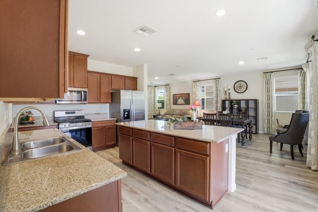 3709 E Cypress Avenue, Visalia, CA 93292