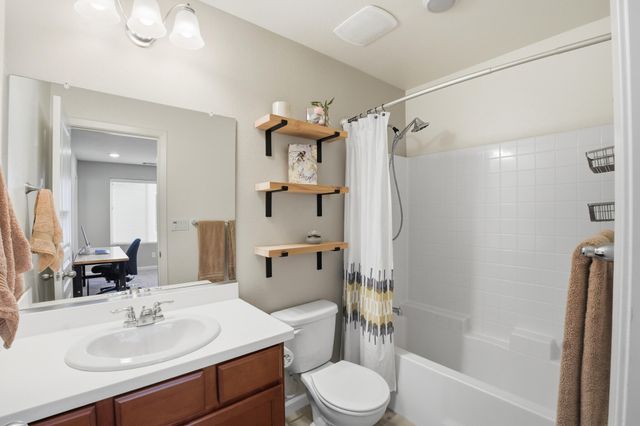 3709 E Cypress Avenue, Visalia, CA 93292