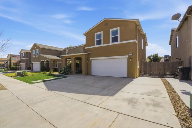 3709 E Cypress Avenue, Visalia, CA 93292