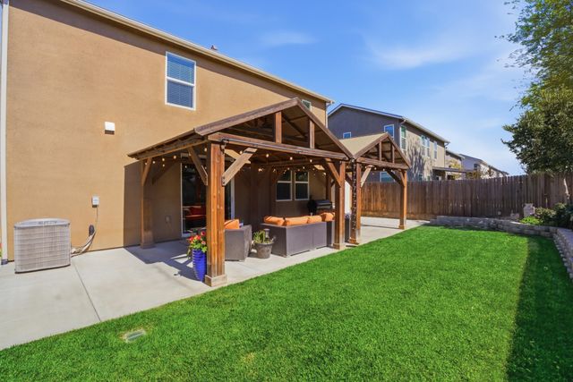 3709 E Cypress Avenue, Visalia, CA 93292