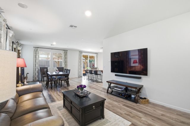 3709 E Cypress Avenue, Visalia, CA 93292