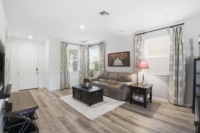 3709 E Cypress Avenue, Visalia, CA 93292