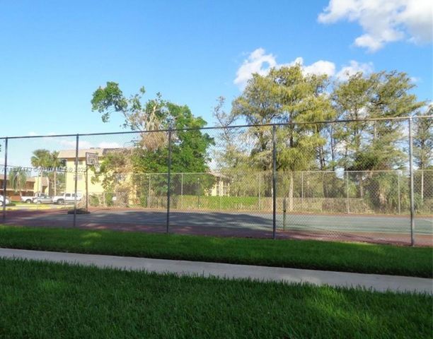 8020 N Colony Cir N 202, Tamarac, FL 33321