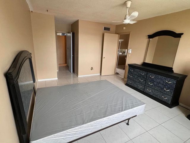2861 NW 47th Terrace 207b, Lauderdale Lakes, FL 33313