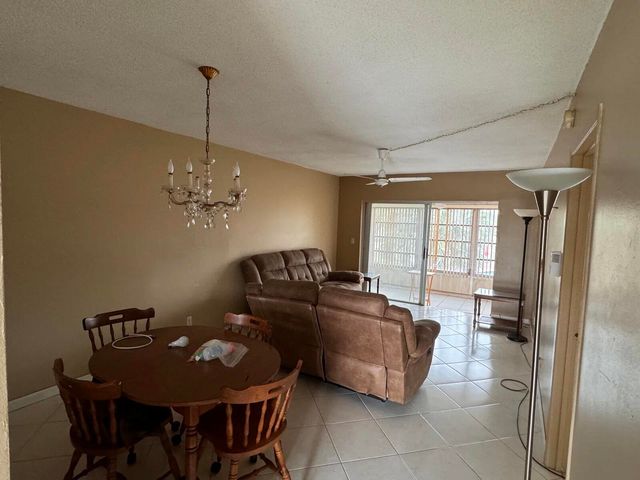 2861 NW 47th Terrace 207b, Lauderdale Lakes, FL 33313