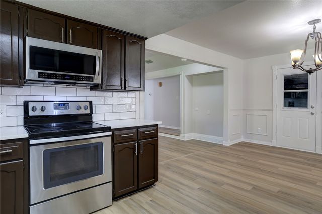 105 Countryside Drive, Arlington, TX 76014