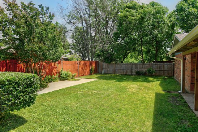 105 Countryside Drive, Arlington, TX 76014