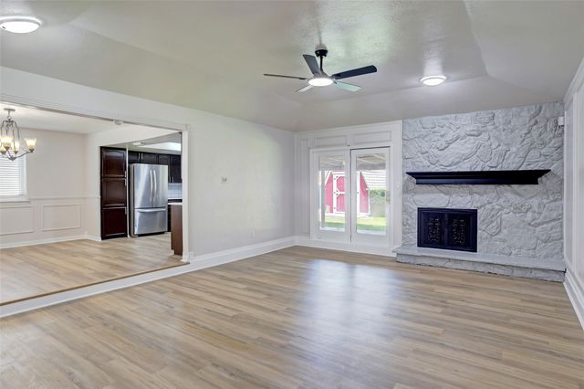 105 Countryside Drive, Arlington, TX 76014