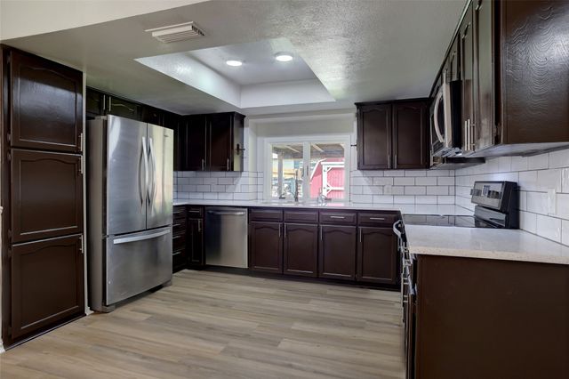 105 Countryside Drive, Arlington, TX 76014