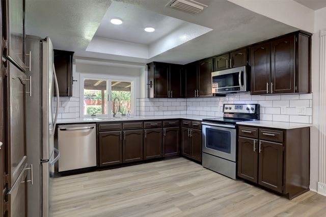 105 Countryside Drive, Arlington, TX 76014