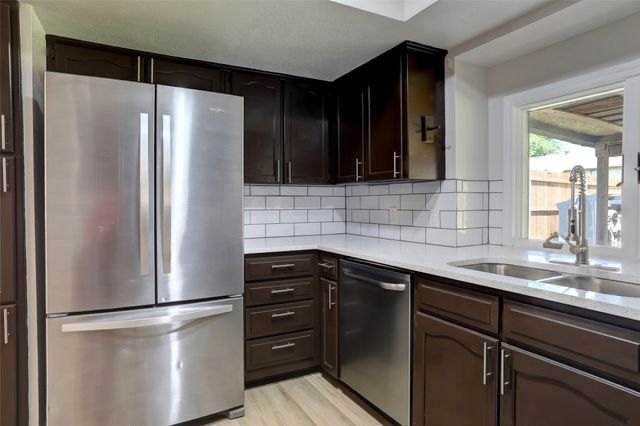 105 Countryside Drive, Arlington, TX 76014