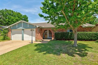 105 Countryside Drive, Arlington, TX 76014