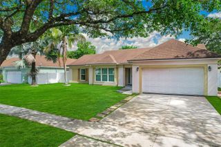 9561 Ashley Dr, Miramar, FL 33025
