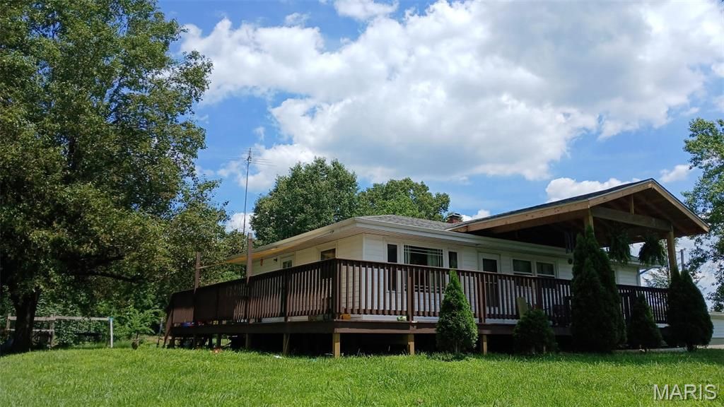 Image 1 of property listing at 9480 Battleford Road, Stonefort, IL 62987