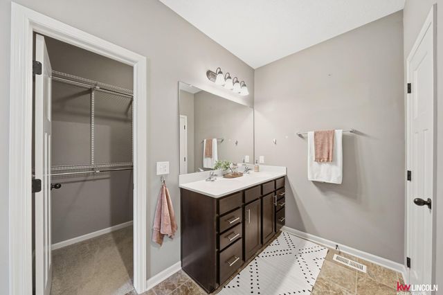 7265 Yankee Woods Drive, Lincoln, NE 68516