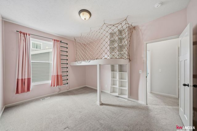 7265 Yankee Woods Drive, Lincoln, NE 68516