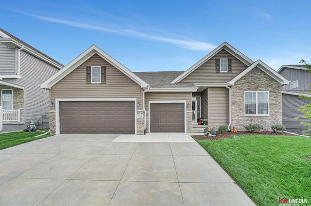 7265 Yankee Woods Drive, Lincoln, NE 68516
