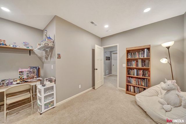 7265 Yankee Woods Drive, Lincoln, NE 68516